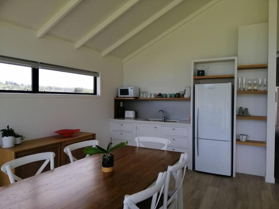 Purangi Waterfront Retreat - 2 Bedroom Cooks Beach Extérieur photo