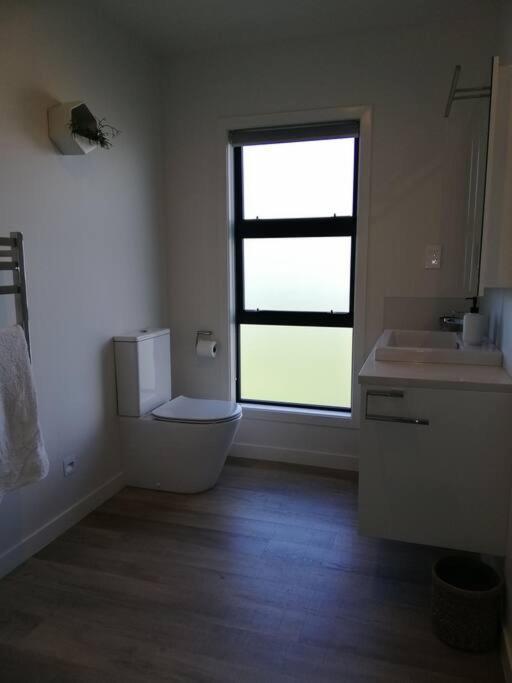 Purangi Waterfront Retreat - 2 Bedroom Cooks Beach Extérieur photo